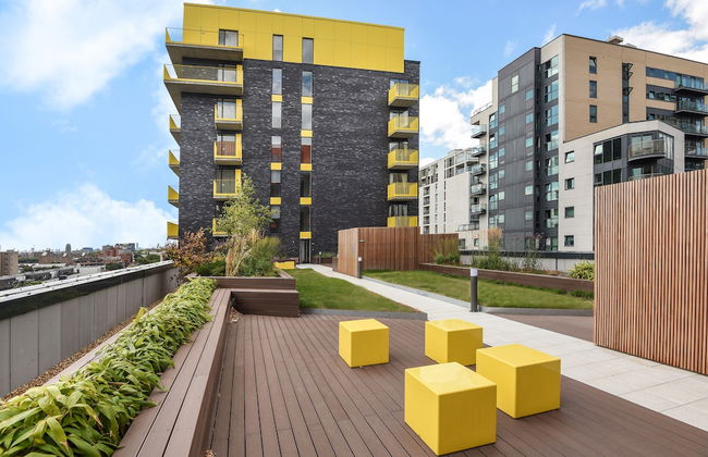 Millharbour Residences - Photo 1