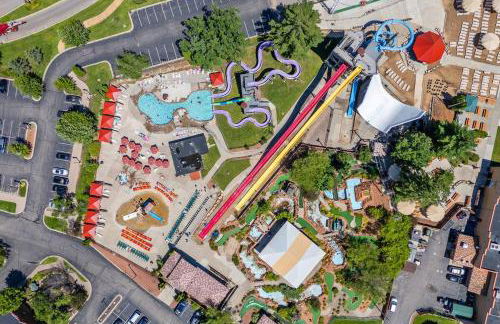 Family Getaway - Outdoor Activity Oasis - Mins to Downtown and Water Parks - Jacuzzi - Game Rm - Foto 50