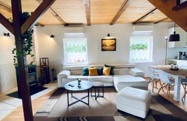 Piękny domek z dużym ogrodem - Foto 9