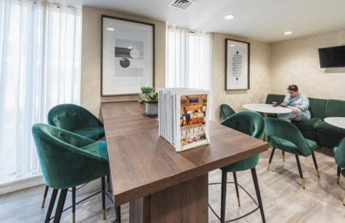 Stylish Skyline Apartment - 2 Bed, 2 Bath, Gym, Concierge in City Centre - Foto 12