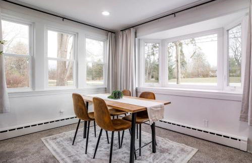 King Size Bed, Near Hwy, Work Desk, Close Parking - Foto 9