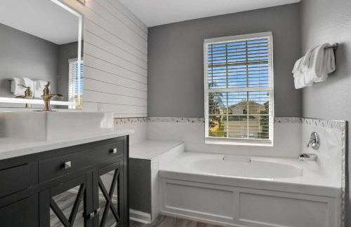 Themed Luxury 6BR Getaway with Resort Amenities - Foto 18