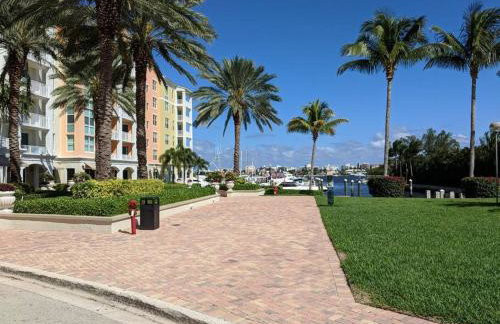 Luxurious, family-friendly 3BR condo on the water - Foto 14