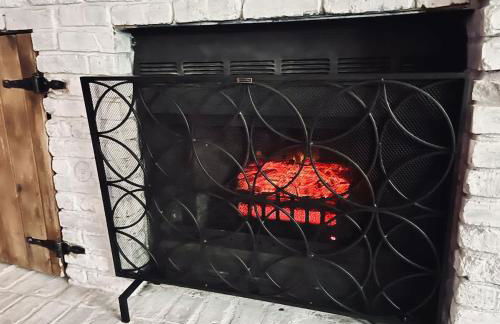 The Refuge on 5th - Pets , Patio & Firepit - Photo 15