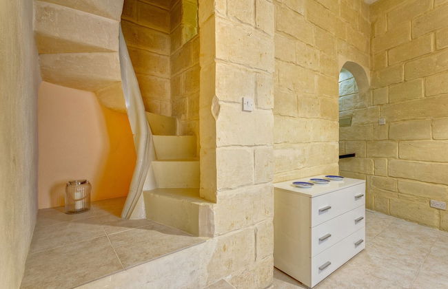 Traditional Maltese Townhouse, Roof Terrace and Views - Photo 22