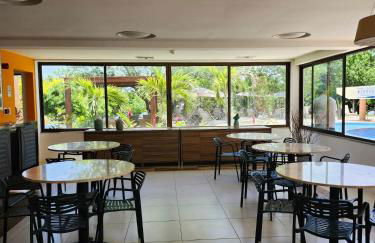 GUARAJUBA PARAÍSO DAS ÁGUAS - APT 2 quartos com AR e TV em TODOS os cômodos - Incluso Roupa de CAMA e BANHO - Filtro de Água Gelada e Maquina de Lavar dentro do APT - TOTAL CONFORTO PARA VC E SUA FAMILIA - Cond A beira da Lagoa e perto da PRAIA - Foto 22