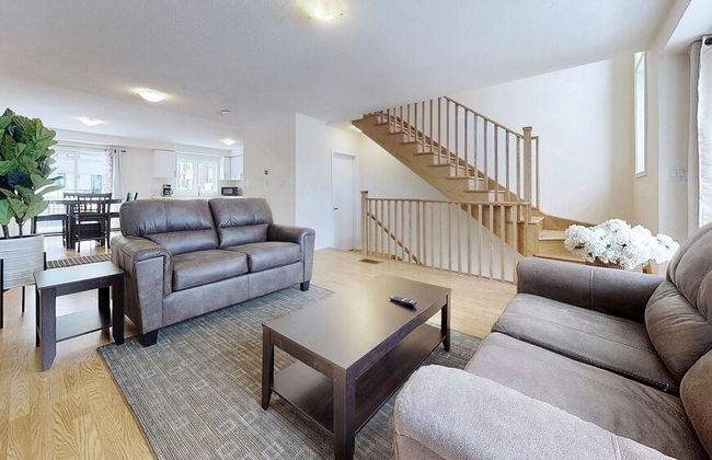 Modern 3-bedroom Oshawa Home - Photo 10