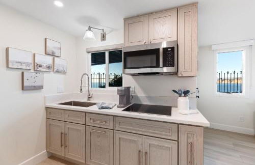 New Modern Studio - Stunning Ocean view - Photo 14