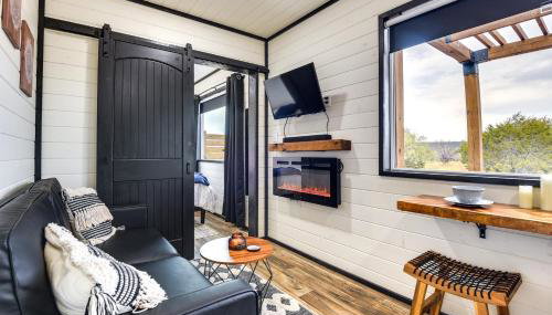 Remote Strawn Container Home with Hot Tub! - Foto 3