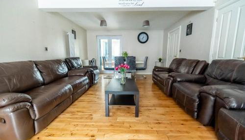 6BDR House By Hyped Properties Short Term Rental Agency With Free Parking Bilston Perfect For Contractors - Foto 5