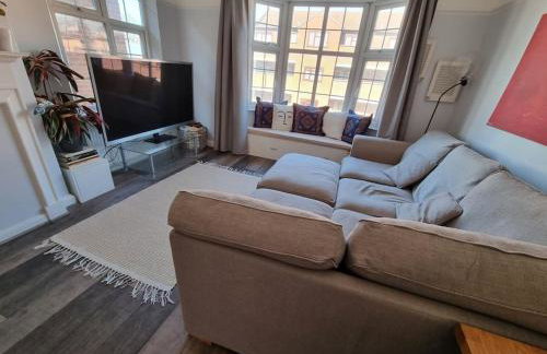 Lovely 2 bedroom flat in North West London - Photo 1