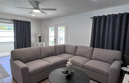 Two Story Pool home - walk to beach - Foto 30