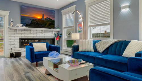 Luxe Coastal Retreat with Hot Tub & Spring Fires - Foto 1