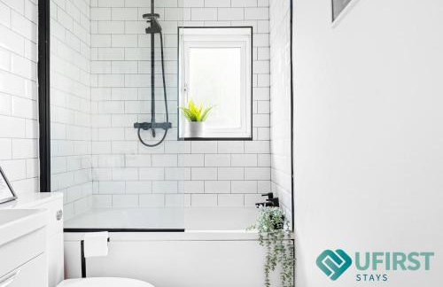 Ideal 4BR Home - Near City Hospital, Sherwood, Clinton Market, QMC & City Centre - Sleeps 8 - Foto 41