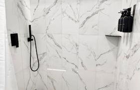 NEW PHX Pool Home With Deep End and Central Location - Foto 12