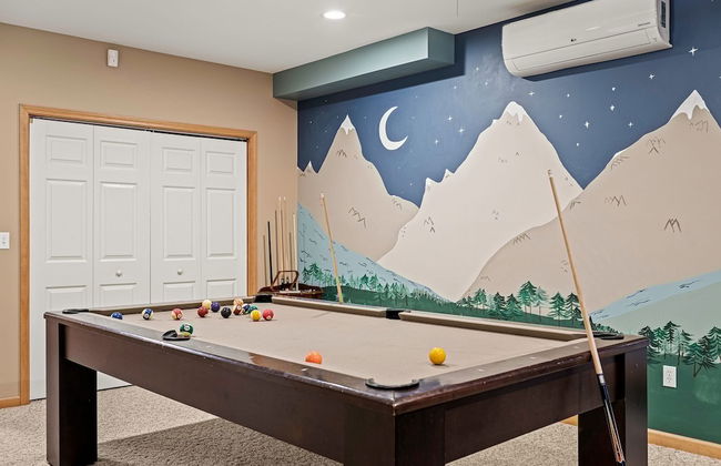 Mews Mountain House by Avantstay Walk to Beach Hot Tub Game Room - Foto 17