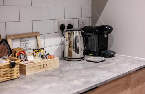 Modern, comfy Town centre gem, near beach, parking - Foto 8