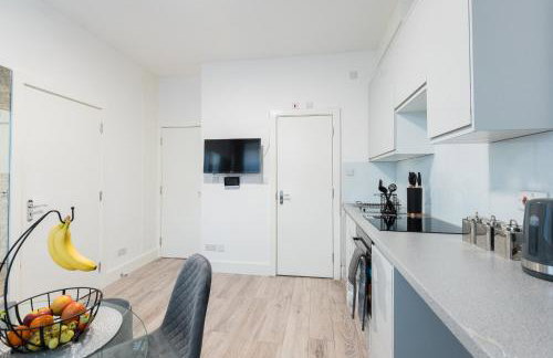 Cozy 1 Bedroom apartment, 30 mins to Oxford street by tube C - Foto 8
