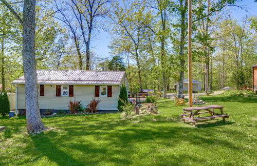 Wooded Cottage with Fire Pit and Boat Parking - Foto 21