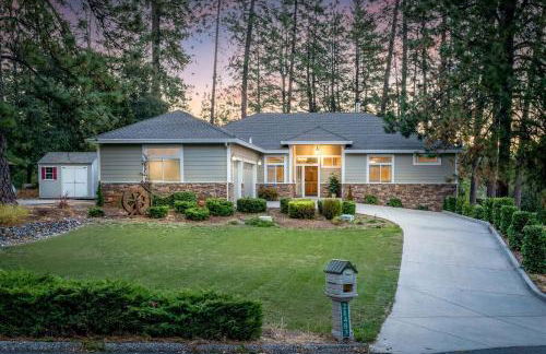 Cozy foothills home - Photo 1