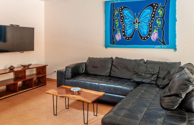 Nicely priced duplex in Surfside with private pool and AC in every room - Photo 15