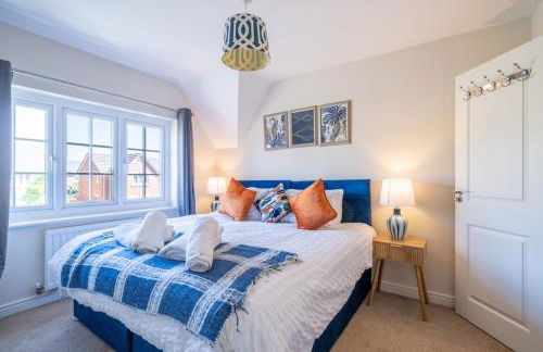 Luxury 3-Bedroom Escape, Timeless Charm, Near Monmouth Castle, Sleeps 6, Parking, Free WiFi - Foto 1