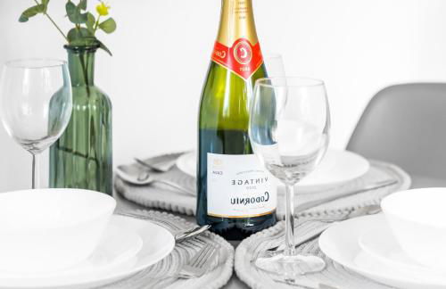 Modern 2 Bed Apartment - Parking - Smart TV - Fast Wi-Fi 27CR - Foto 12