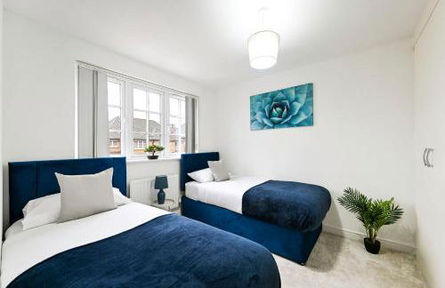 Swan's Place - Large 4bed home, Sleeps 9, Parking x2 & Games room - Foto 16