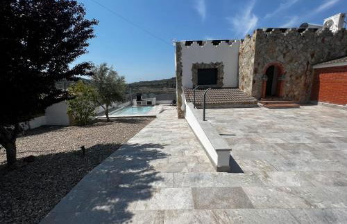 Villa Oasis entre Viñedos cerca de Barcelona con A A y piscina climatizada - Foto 9