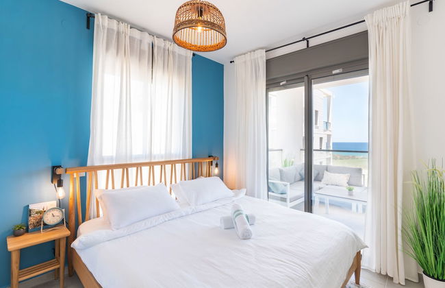 Stylish Seaside Escape with Balcony by Sea N' Rent - Foto 3