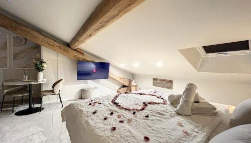 Cocon Blanc câlin avec Jacuzzi privatif - LoveRoom Insolite - Foto 3