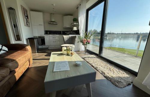 Lakeside Apartment - Photo 2