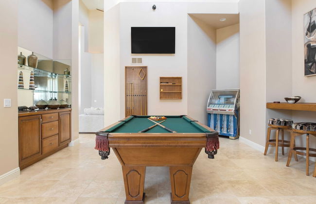 Modern Temecula Mansion w Pool, Hot Tub, Guest House & Valley Views Camila by Avantstay - Photo 17