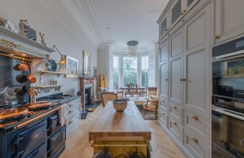 Luxury West End flat with stunning bay window views - Foto 7