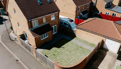 Apsley Way, 5 bed 4 bathroom house - Foto 3, Garden