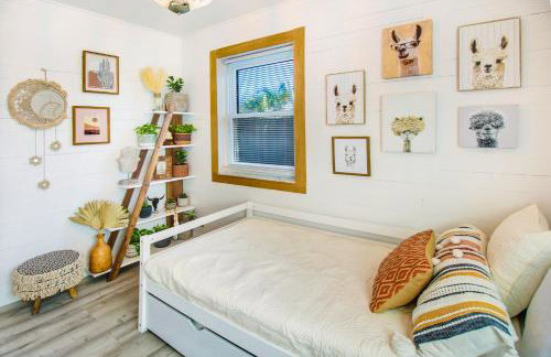 Private Heated Pool Oasis Pet-Friendly Retreat Short or long Stays Sleeps 2-8 Ppl - Photo 6