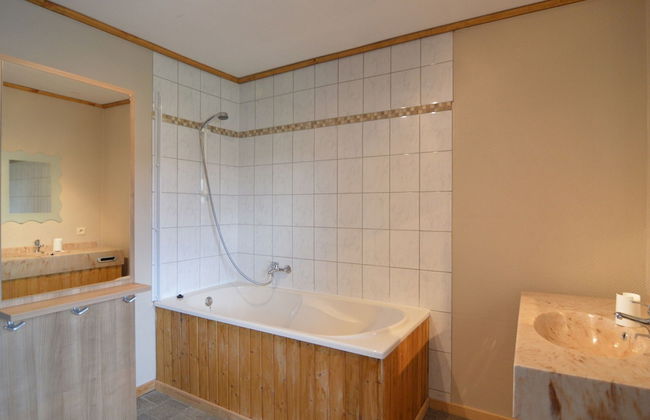 Lovely House With Much Luxury and Comfort - Photo 12