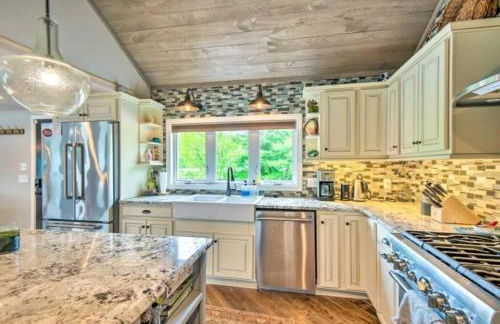 Unmatched Lakefront Home! - Foto 8