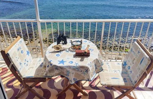 Stunning Apartment In El Campello - Photo 14