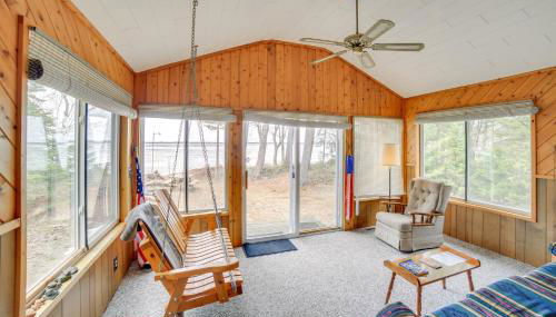 Dock and Fire Pit Lakefront Cottage in Gould City! - Foto 5