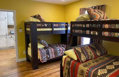 StockYards!-1 block away ! Cowboy Cottage sleeps 9 - Foto 39