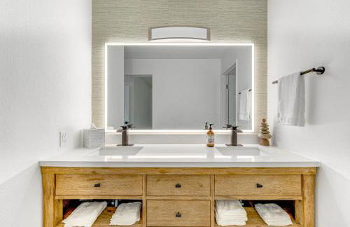 Newly Renovated Condo with SUP Paddle Boards and Golf Clubs Included - Foto 8