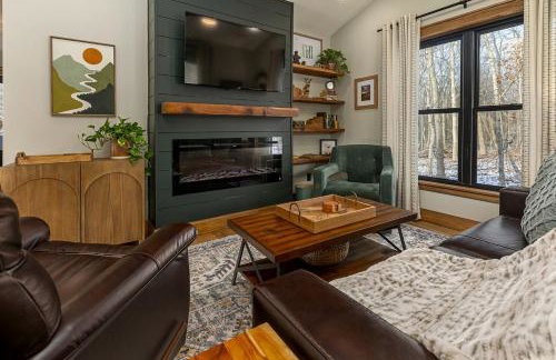 Chic Modern Cabin with Jacuzzi Ideal for Couples in Carbondale, Illinois - Foto 26