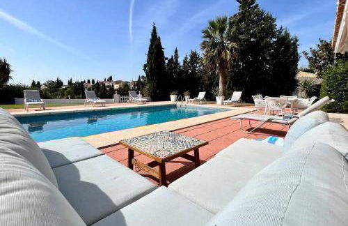 Beautiful Villa With Pool Scenic Views Sleeps 8 - Photo 3