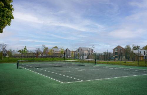 NEW Squirrels Leap Lake Views with Spa Access - Foto 28