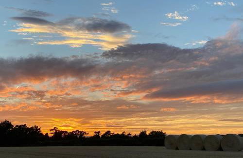 Lovely quiet cottage Sleeps 4 adults, 4 children, Dog Friendly - Foto 2