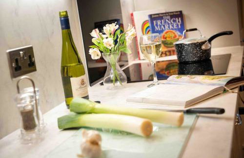 Luxury Pet Friendly 3 Bedroom Home with Copper Bath - Photo 27