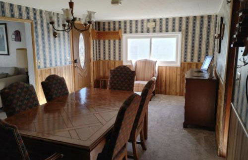 Entire Home - 4 Bedroom - Canandaigua - Steps Off Downtown - Walking distance to Restaurants, Shops, Breweries & Pubs - Foto 5