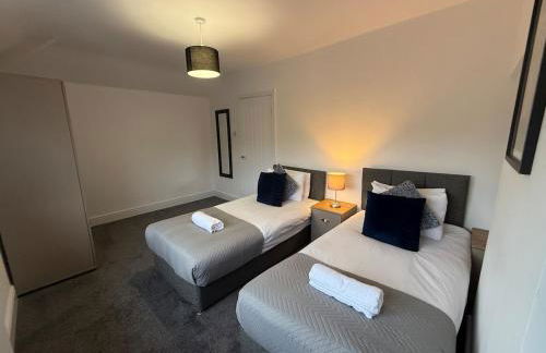 Cromwell-2 Bed Great for Contractors with Drive WiFi - Foto 3