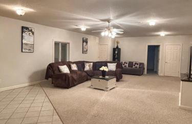 Downstairs oasis - Photo 6